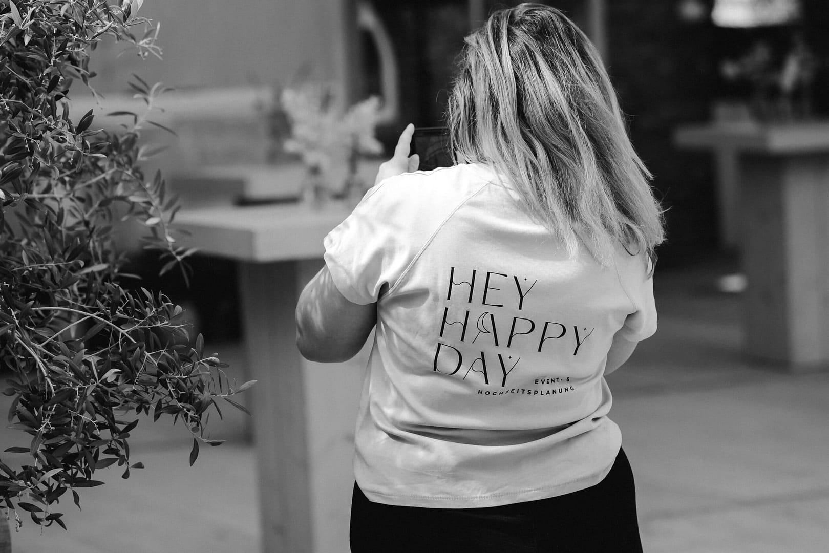 Zeremonienmeister von Hey Happy Day bei der Koordination einer Hochzeit vor Ort