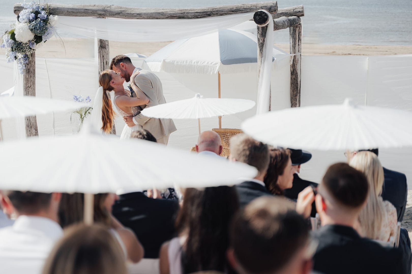 Trauung am Strand bei einer Hochzeit in Holland