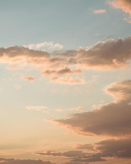 Himmel in der Golden Hour als atmosphärische Stimmung für ein Hochzeitsevent geplant von einem Weddingplanner