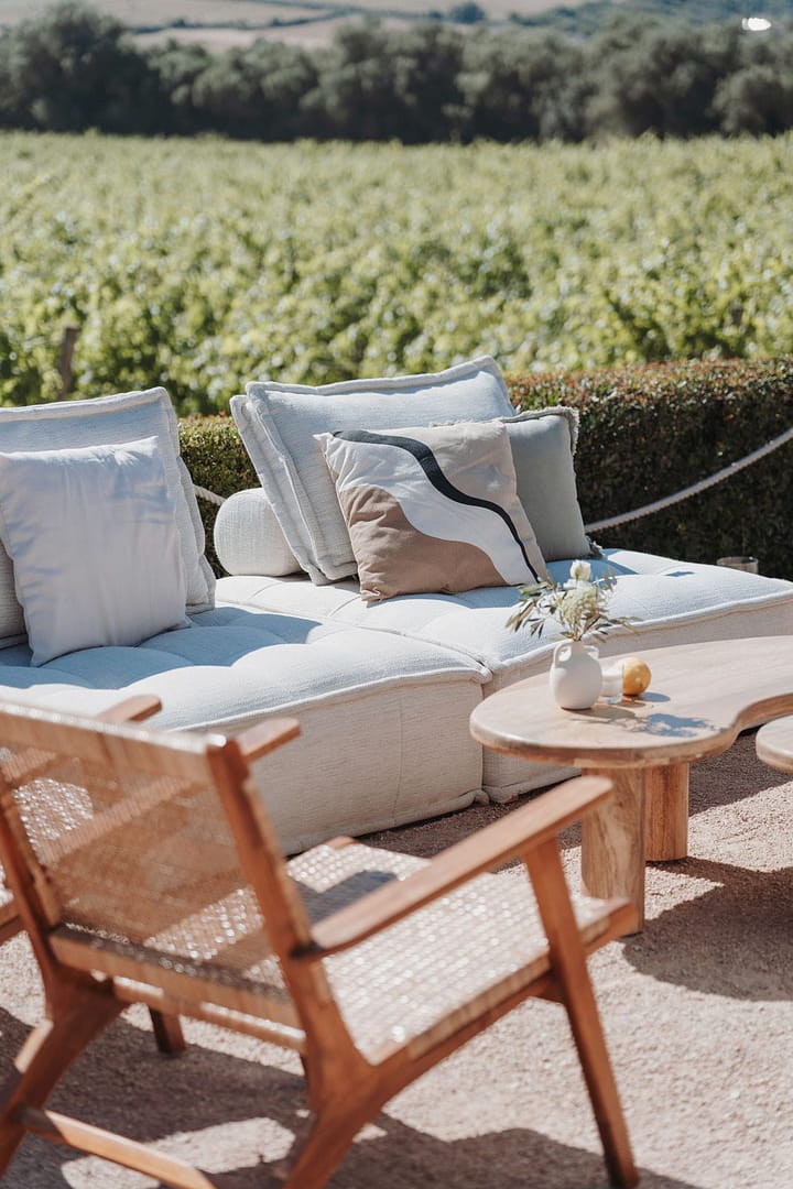 Outdoor Lounge im Weinberg bei einem Wedding Weekend – stilvolles Get-together im Rahmen einer Full-Service Hochzeitsplanung