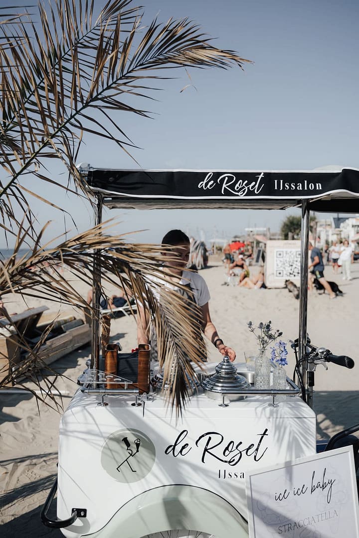 Mobiles Catering bei einer Strandhochzeit in Holland, organisiert im Rahmen einer ganzheitlichen Partyplanung und Hochzeitsplanung