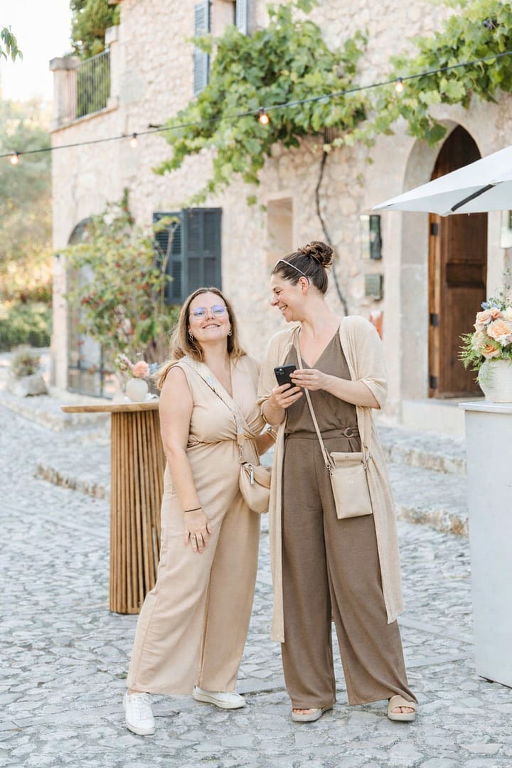 Weddingplanner von Hey Happy Day im Einsatz am Hochzeitstag – persönliche Betreuung und Planung direkt vor Ort.