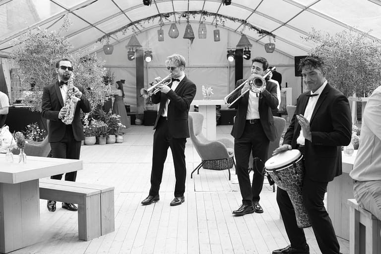 Liveband EverSo bei einer Luxury Wedding im Zelt – Private Estate Hochzeit mit professioneller Eventplanung