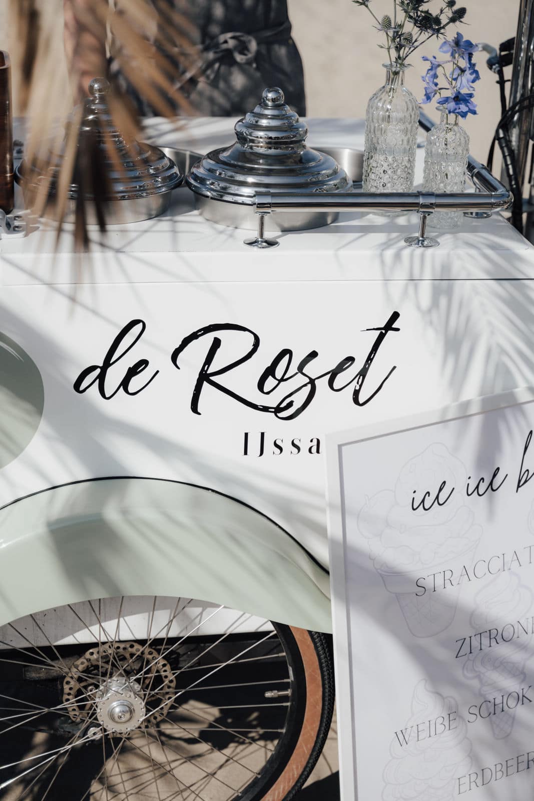 Ice Cream Bar bei einer Hochzeit in Holland – lockeres Food-Konzept für Strandhochzeiten