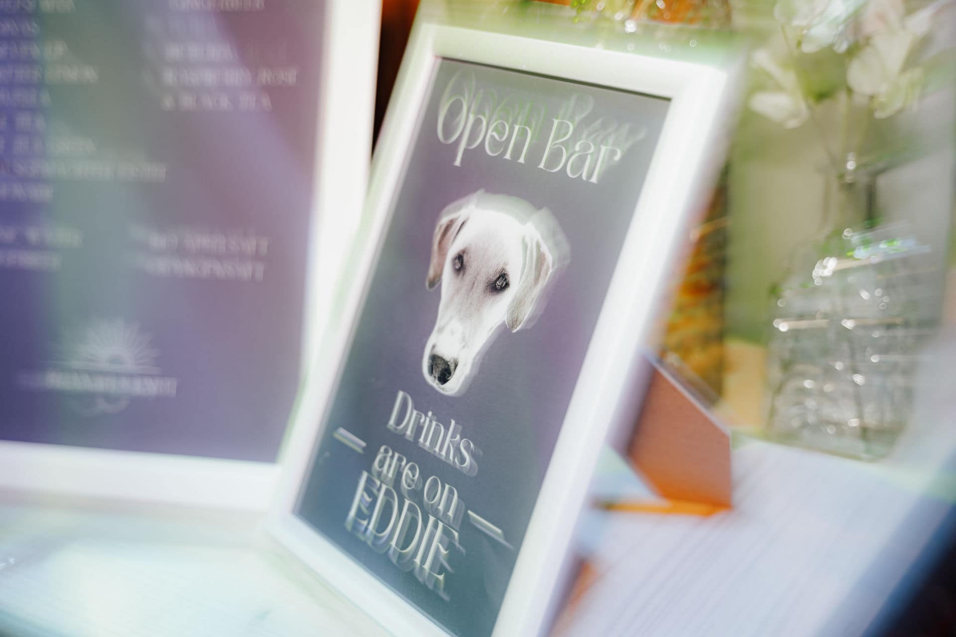 Open-Bar-Schild als liebevolles Detail einer Hochzeit in Holland