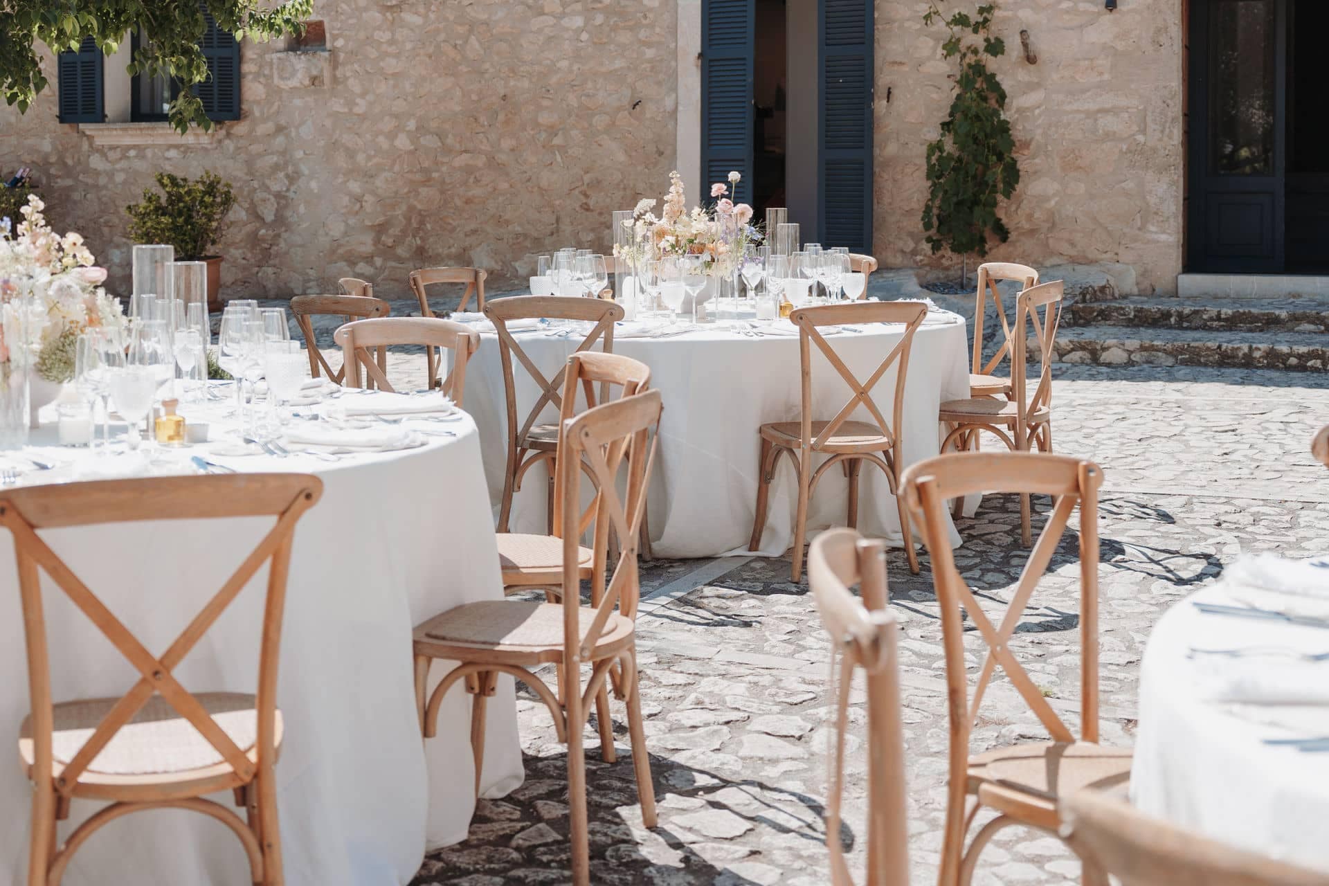 Hochzeitsdinner im Freien als Teil einer Full-Service Hochzeitsplanung