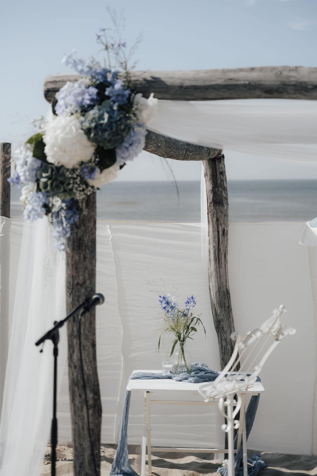 Trauungsdetail bei einer Strandhochzeit in Holland mit Hochzeitsplaner