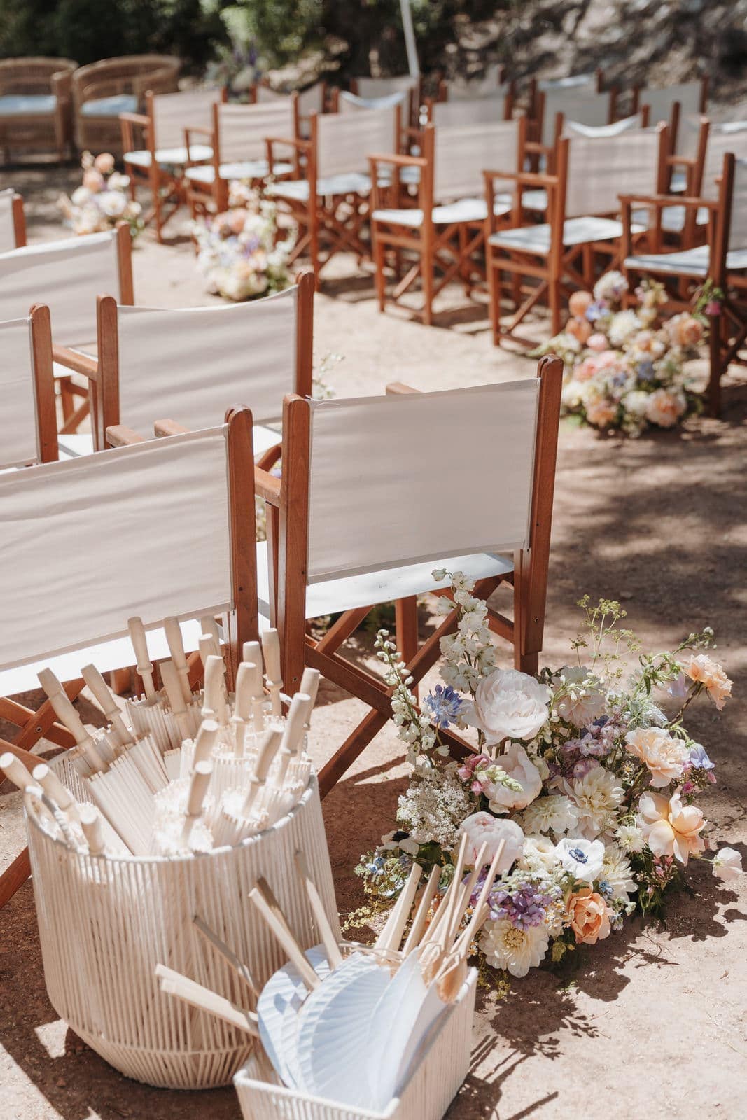 Hochzeitssetting unter freiem Himmel im Rahmen einer Full-Service Hochzeitsplanung